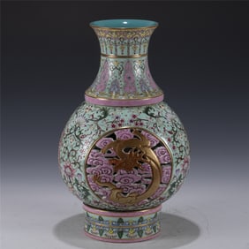 QING QIANLONG FAMILLE ROSE ROTATING HEART BOTTLE