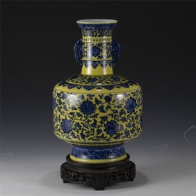 QING QIANLONG BLUE & WHITE YELLOW GROUND VASE