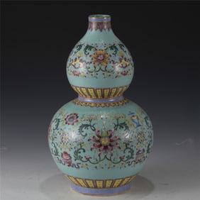QING QIANLONG FAMILLE ROSE GOURD BOTTLE