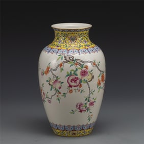 QING QIANLONG FAMILLE ROSE POMEGRANATE VASE