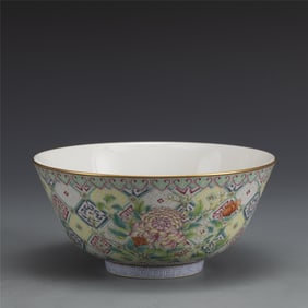 QING QIANLONG FAMILLE ROSE PEONY BOWL