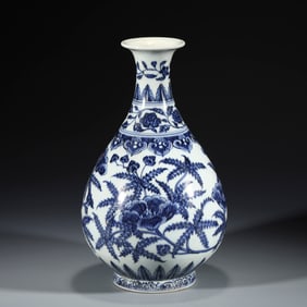 MING XUANDE BLUE & WHITE PEAR VASE