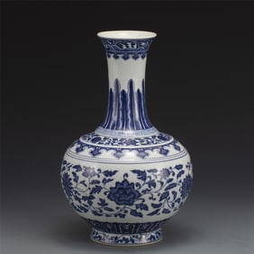 QING QIANLONG BLUE & WHITE REWARD VASE