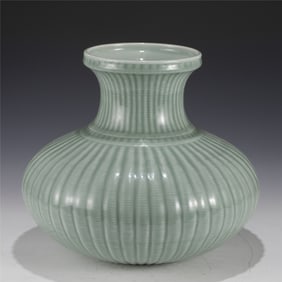 QING DOUQING GLAZE VASE