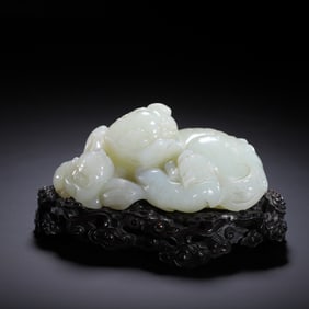 Chinese Hetian Jade Auspicious Beast Handpiece