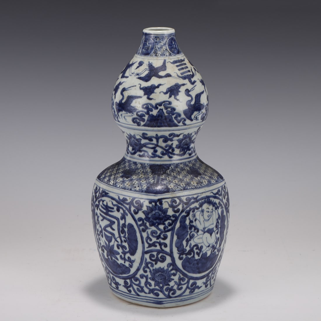 BLUE & WHITE AUSPICIOUS PATTERNS DOUBLE GOURD BOTTLE (1 of 9)