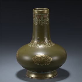QING QIANLONG TEA POWDER PAINTING GOLD VASE