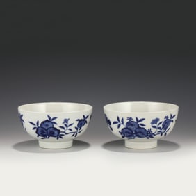 PAIR GUANGXU BLUE & WHITE FRUIT ABUNDANT BOWLS
