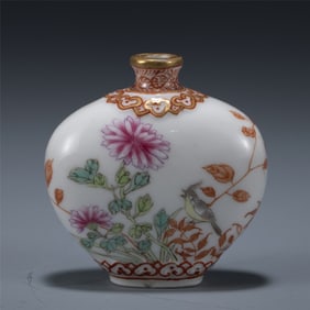 QING QIANLONG FAMILLE ROSE SNUFF BOTTLE