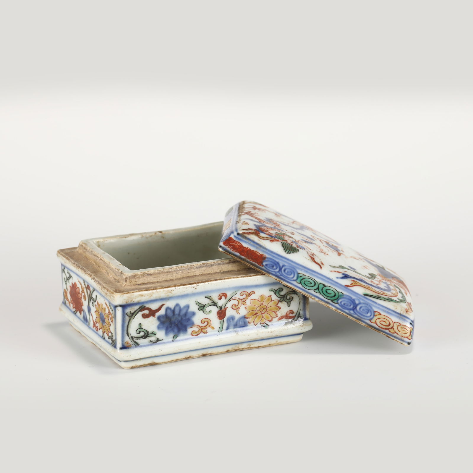Ming Wanli Colorful Ink Lidded Box (1 of 10)