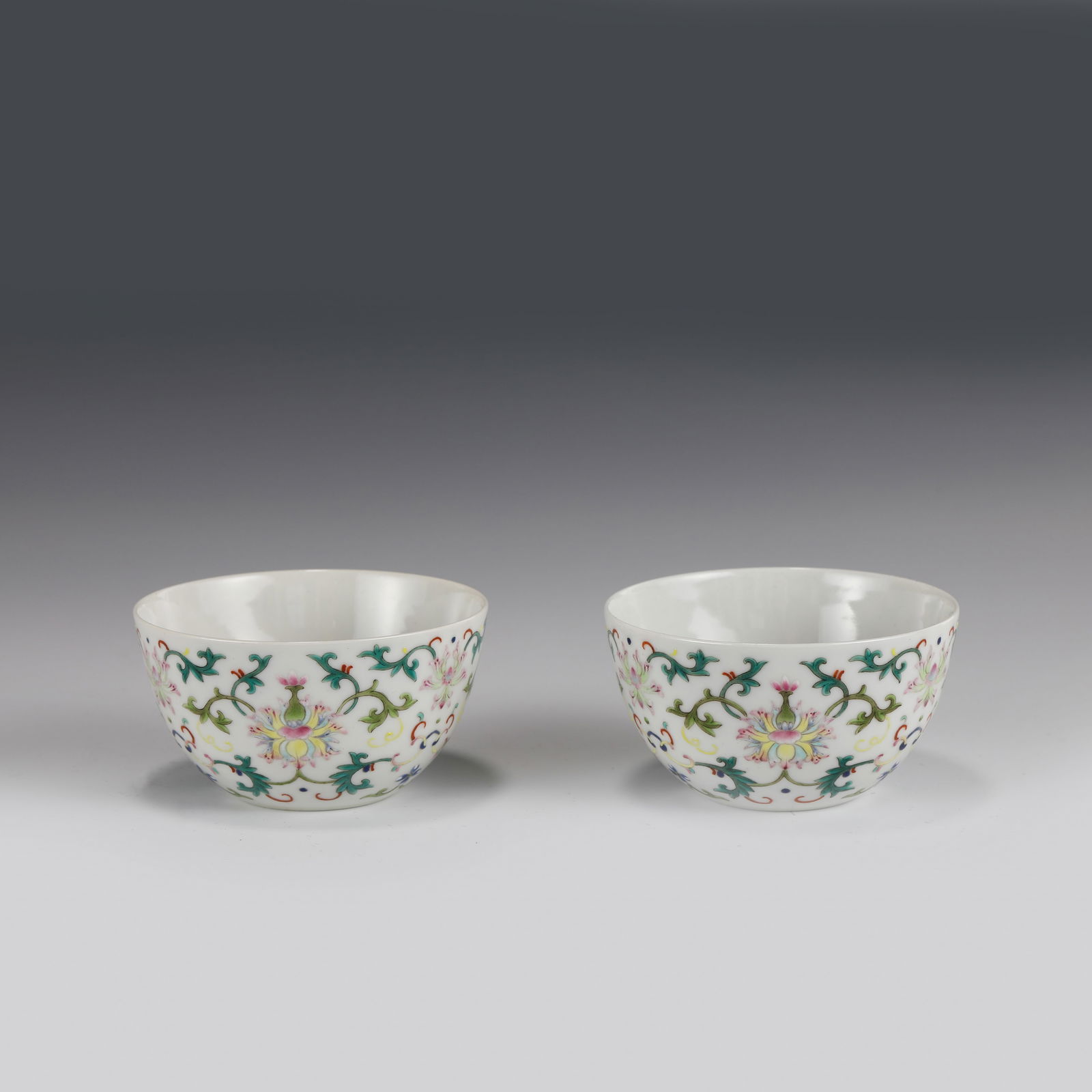 PAIR WUCAI FLORAL MOTIF PORCELAIN BOWLS (1 of 6)