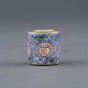 QIANLONG FAMILLE ROSE PORCELAIN RING