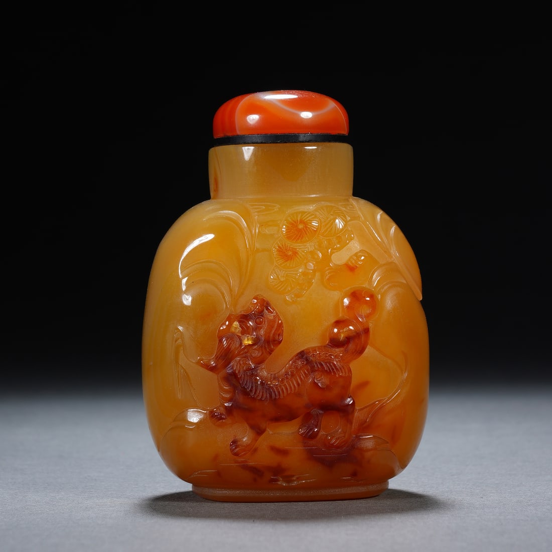 CHINESE AGATE SNUFF BOTTLE (1 of 6)