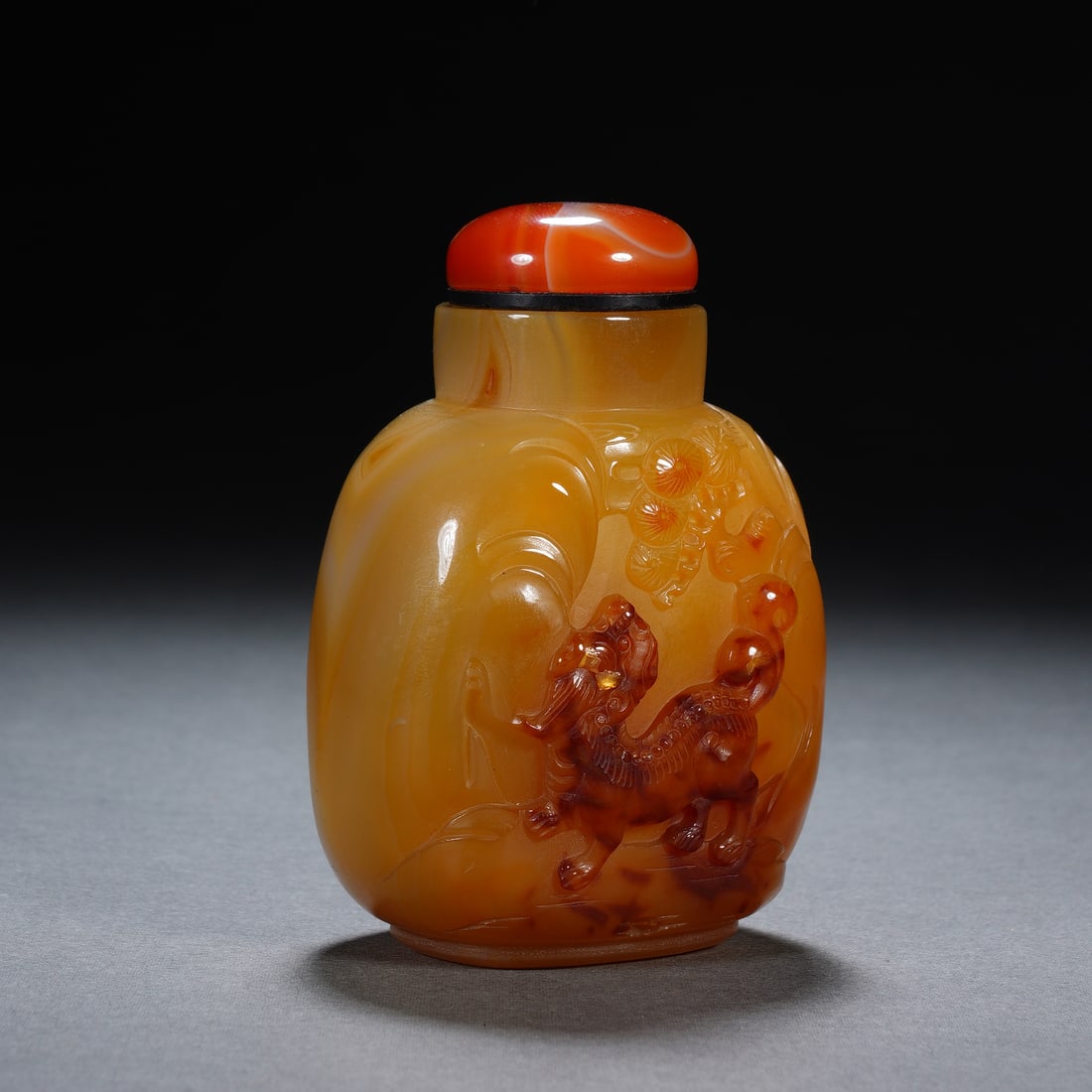 CHINESE AGATE SNUFF BOTTLE - 2