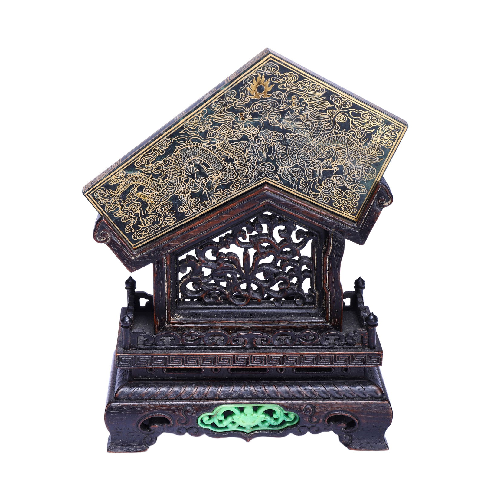 CHINESE SPINACH JADE DRAGON CHIME: Dimensions: L. 15 cm. W. 6.5 cm. H. 19.5 cm. Weight 410 grams. This refined Chinese chime is crafted from spinach-green jade, its surface meticulously inlaid with gold wire to depict dynamic