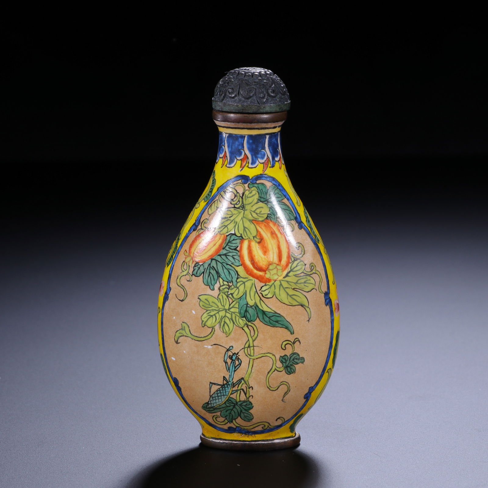 CHINESE ENAMELED SNUFF BOTTLE (1 of 8)