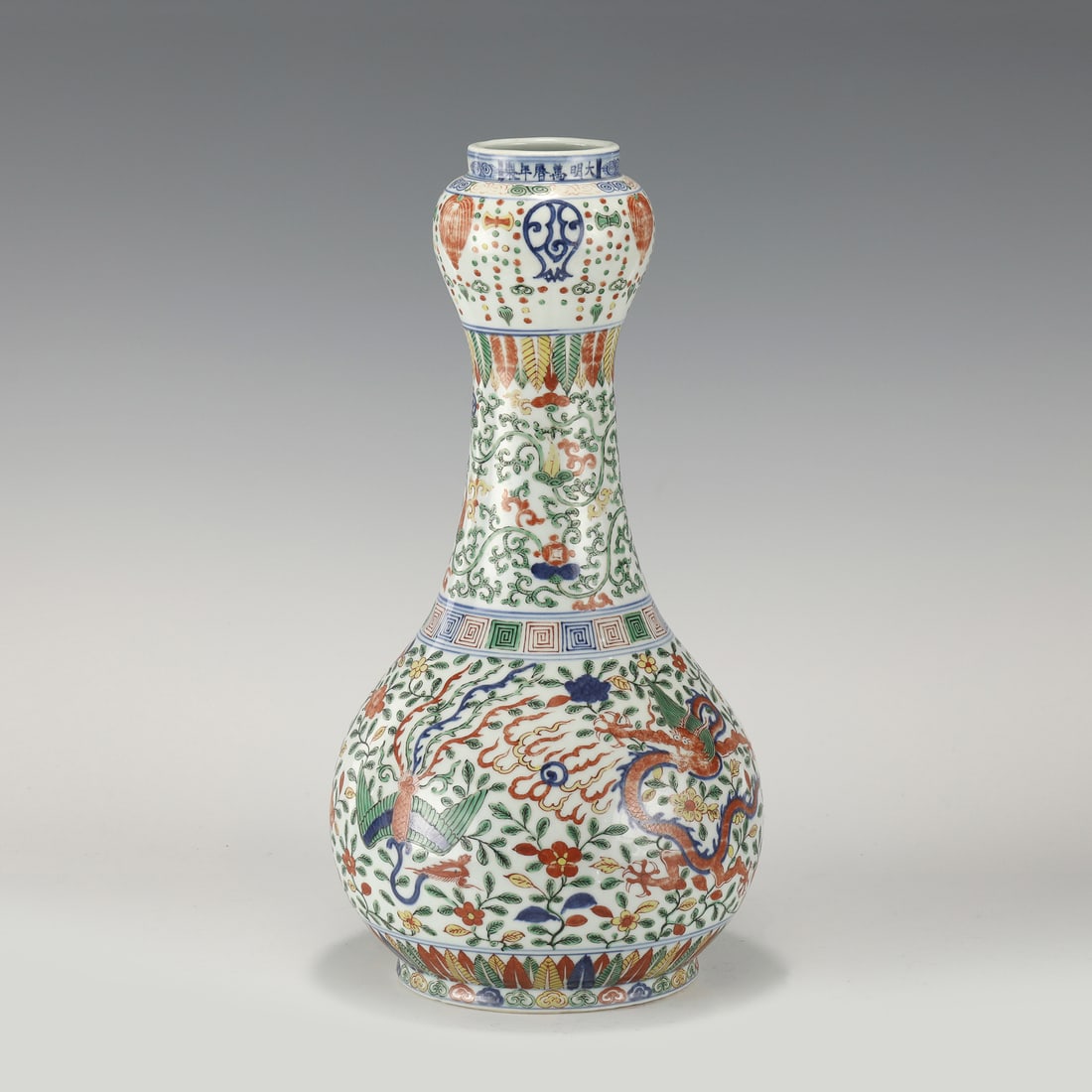 MING WANLI WUCAI GARLIC BOTTLE VASE (1 of 9)