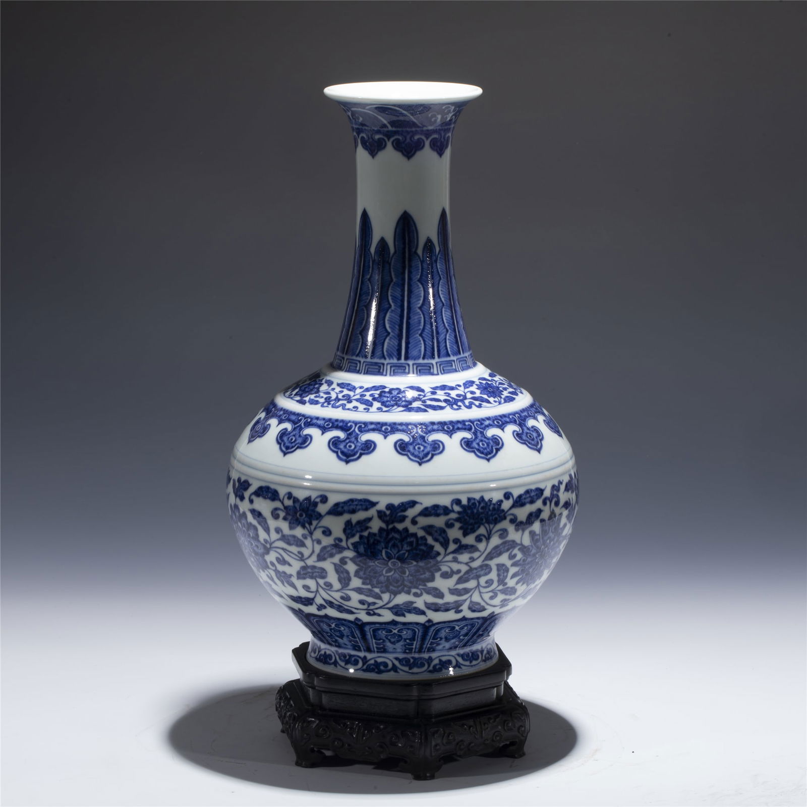 QING QIANLONG BLUE & WHITE VASE (1 of 5)