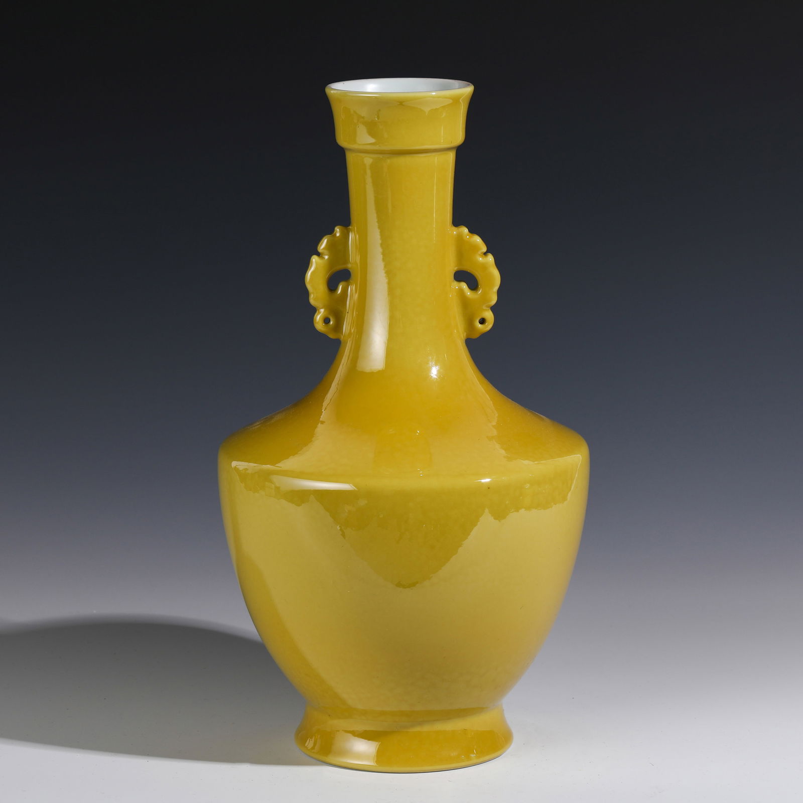 YELLOW GLAZED MONOCHROME AMPHORA VASE (1 of 8)