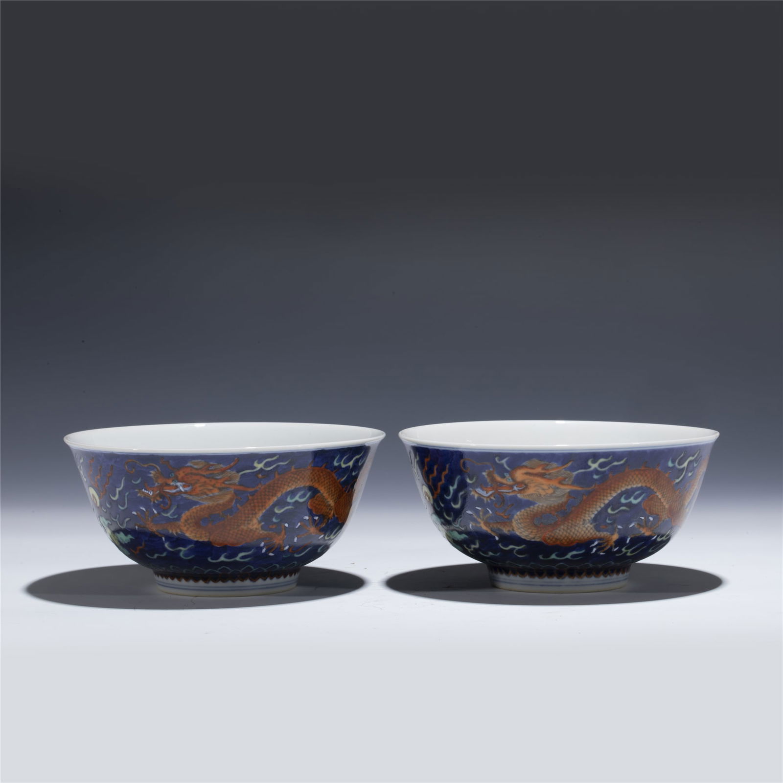 PAIR OF QING QIANLONG WUCAI DRAGON BOWLS (1 of 10)