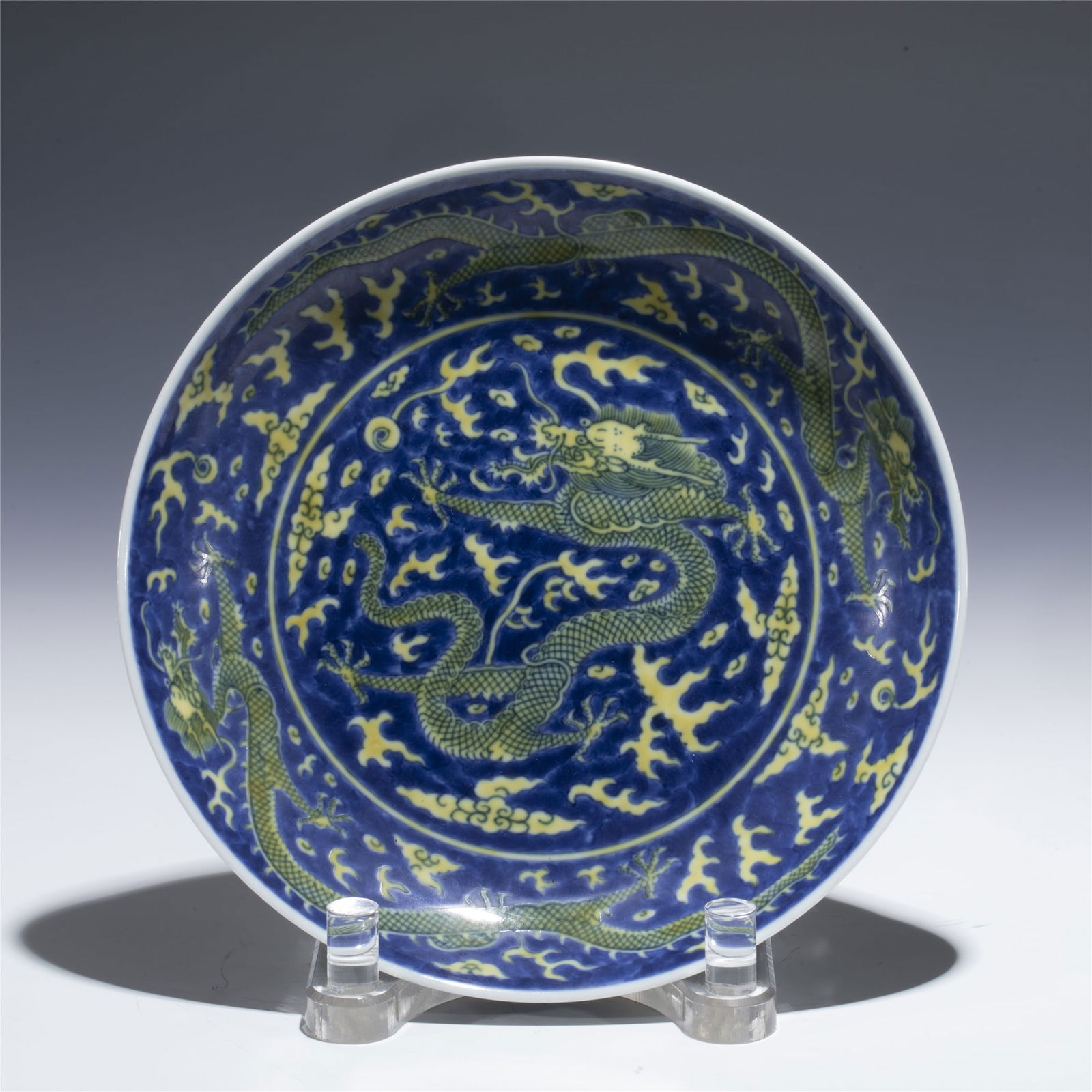 QING TONGZHI BLUE & YELLOW GLAZE: Dimensions: length: 25. 2 cm, Width: 25. 2 cm, Height: 4. 2 cm Chinese Qing Dynasty Tongzhi Blue and Yellow Glaze Porcelain Plate. The dish plate has a broad wide central interior, rounded mouth lip,