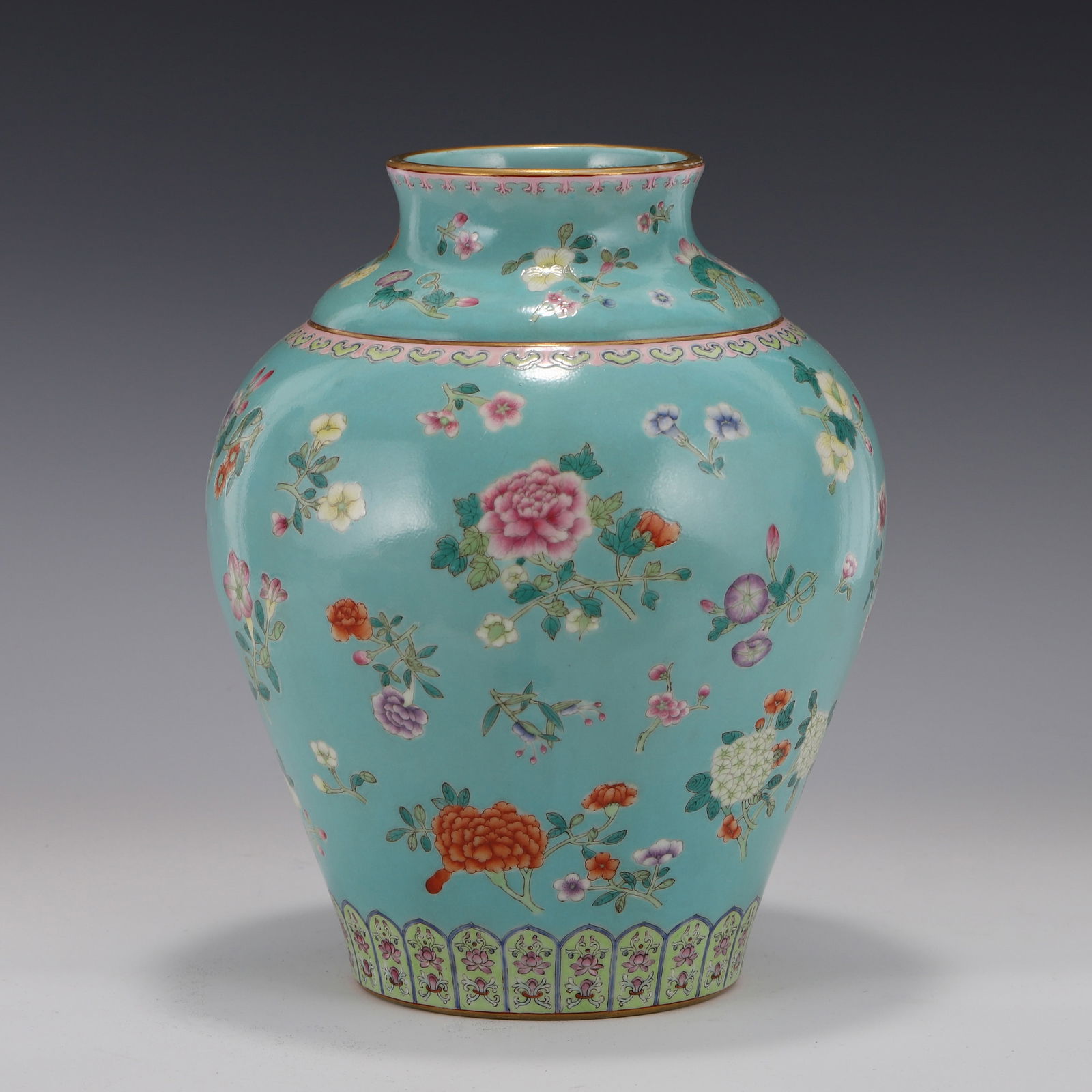 FAMILLE ROSE ON PEACOCK GREEN GROUND JAR (1 of 10)