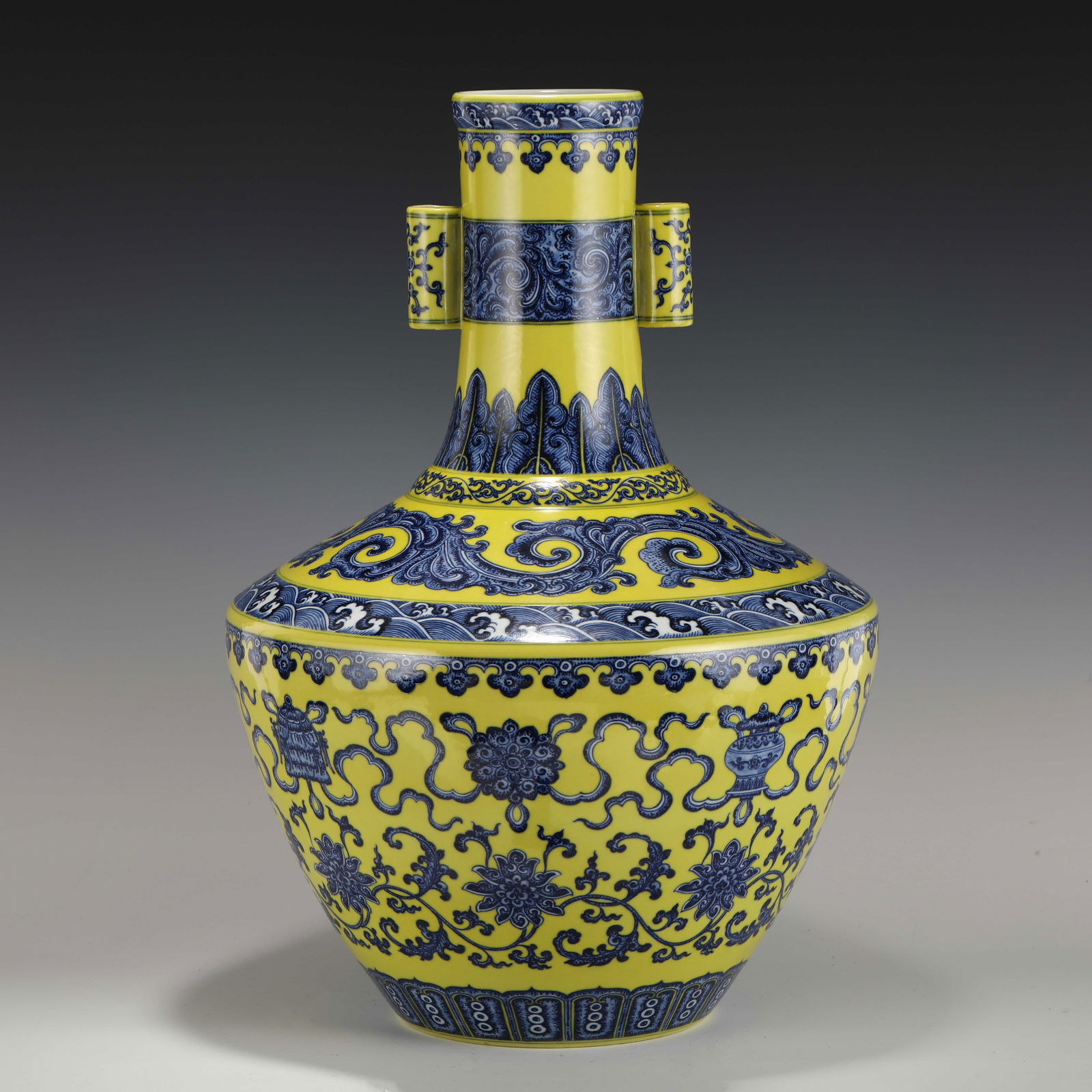 QIANLONG YELLOW GLAZED VASE (1 of 10)