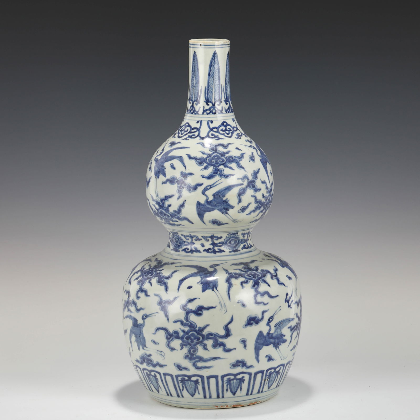MING BLUE & WHITE GOURD BOTTLE: PROVENANCE: From Clayton, Delaware Private Collector. Dimensions (cm): Height: 52.8cm, Diam.: 24.5 Chinese Ming Dynasty Blue and White Cranes Porcelain Gourd Bottle Vase . The porcelain potted in a sh