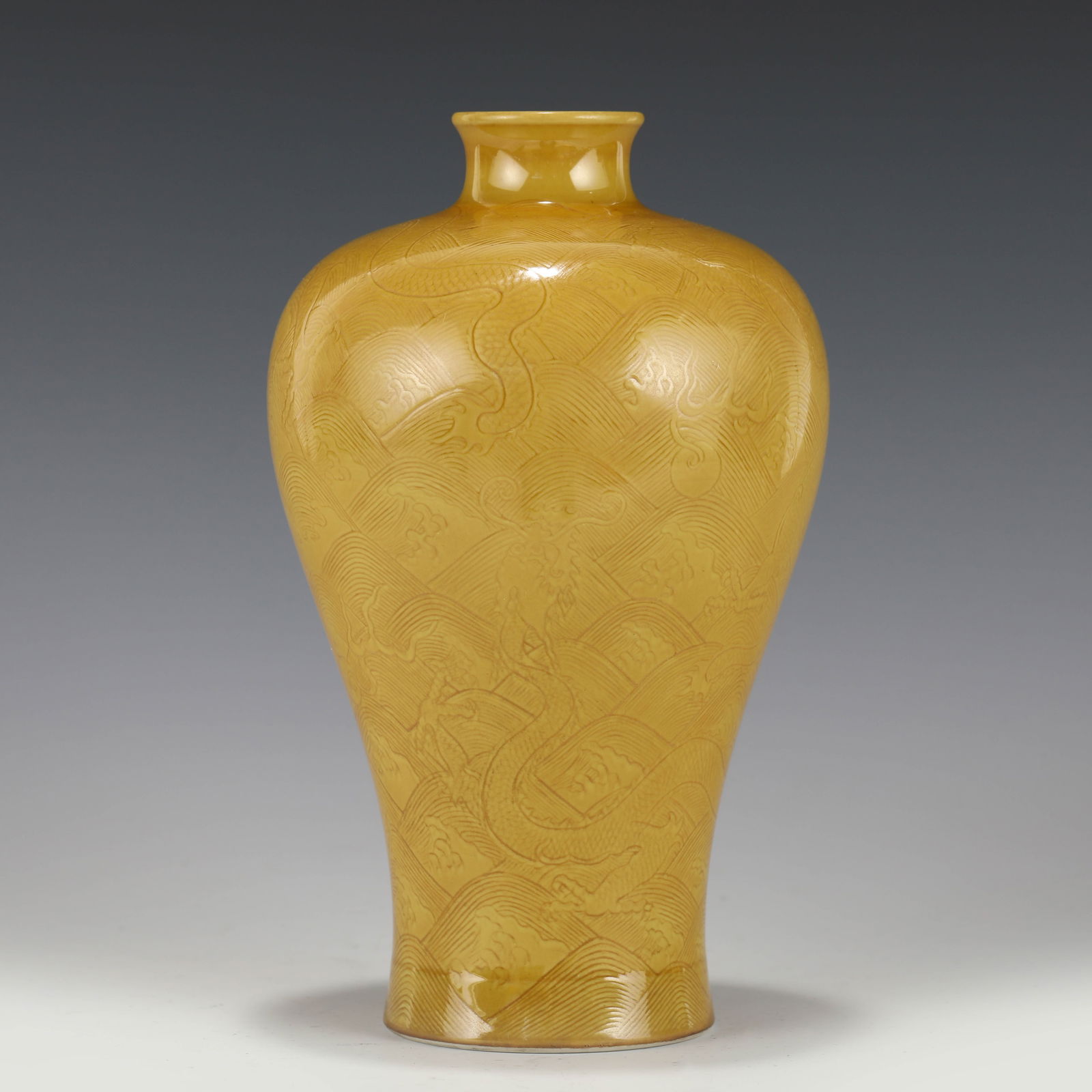 QIANLONG FAMILLE JAUNE SGRAFITTO VASE: PROVENANCE: From Bellefonte, Delaware Private Collector. Dimensions (cm): Height: 22cm, Diam.: 13 Chinese Qing Dynasty QianLong Yellow Glazed Porcelain Vase. The porcelain shaped into a traditional Me