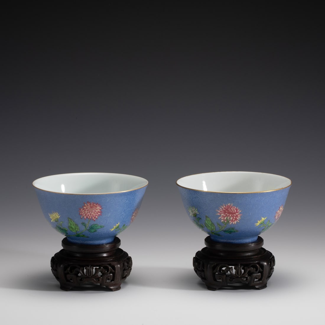 PAIR OF QING QIANLONG FAMILLE ROSE FLOWER BOWLS (1 of 6)