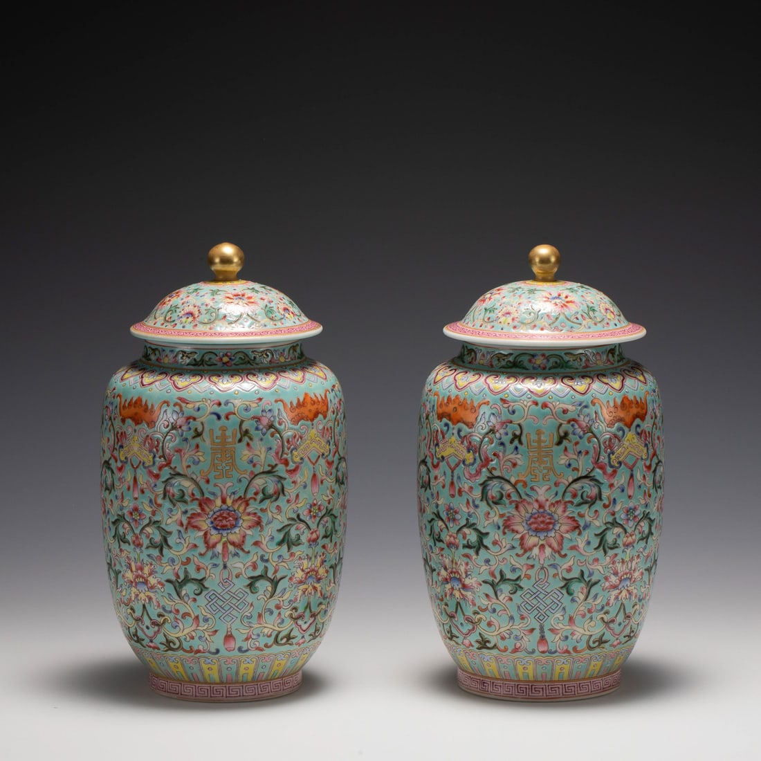 PAIR OF QING JIAQING FAMILLE ROSE JAR (1 of 8)