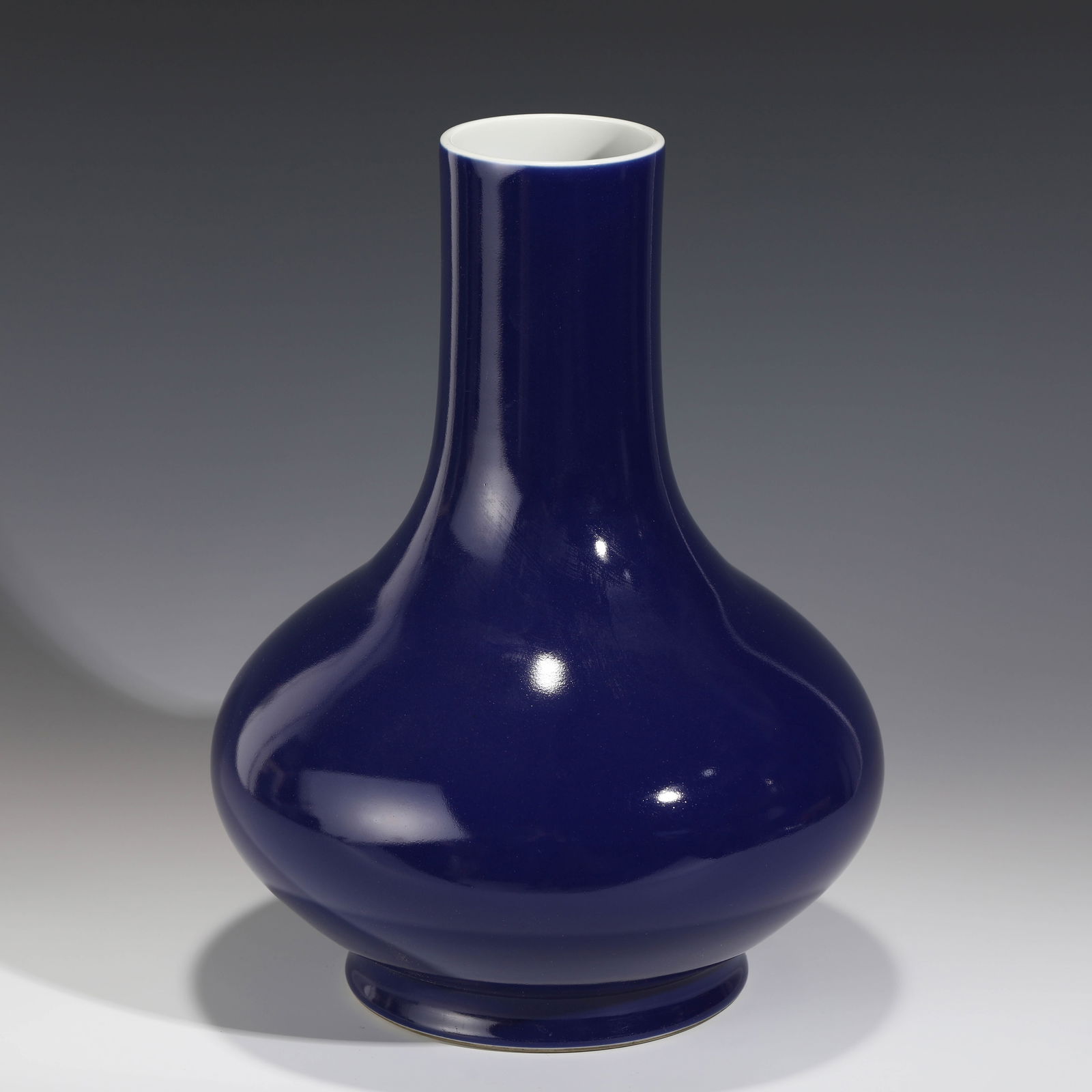 YONGZHENG JI BLUE BOTTLE VASE (1 of 9)