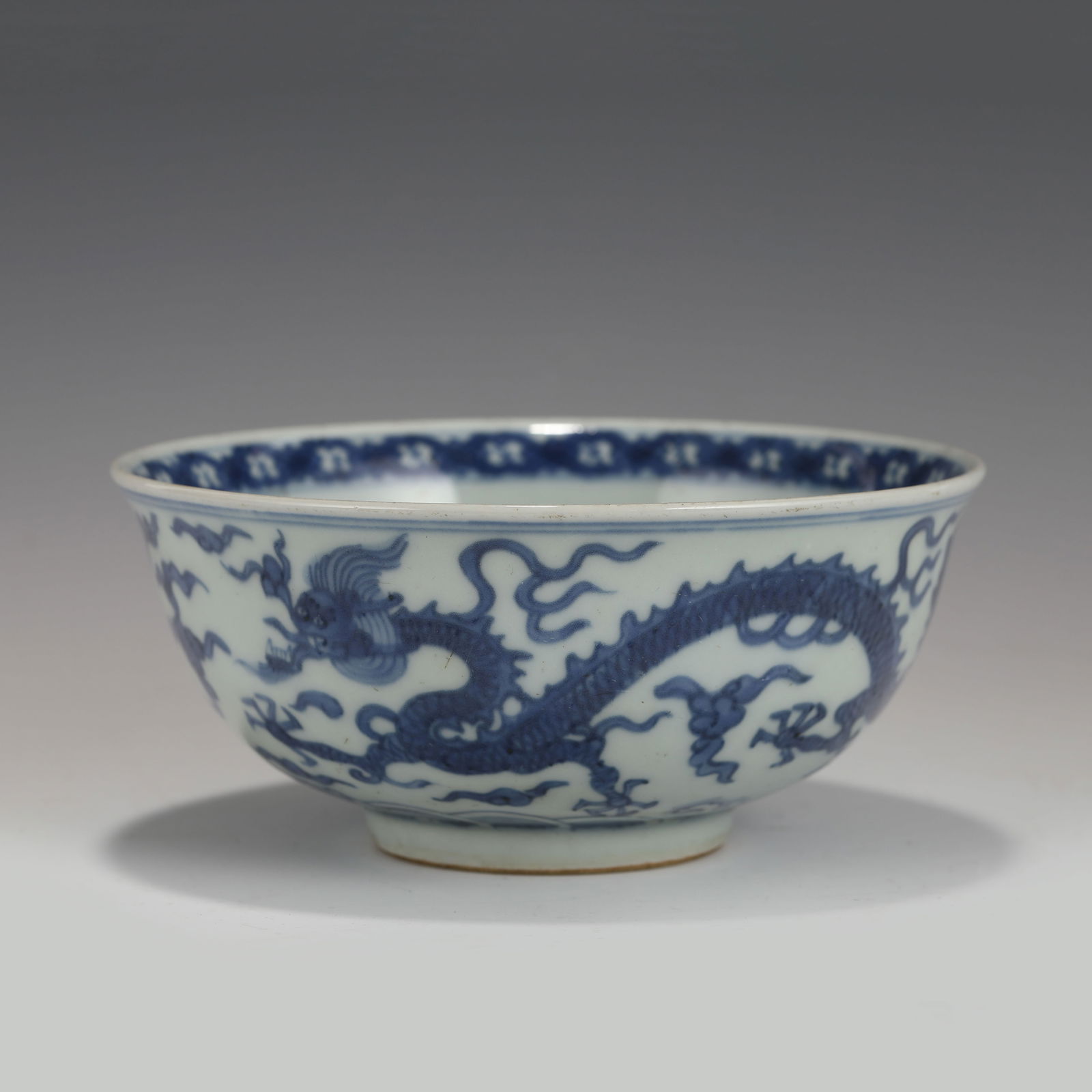 MING JIAJING BLUE & WHITE DRAGON BOWL: Dimensions (cm): Height: 7cm, Diam.: 15.8 Chinese Ming Dynasty JiaJing Blue and White Dragon Porcelain BowLength: The porcelain potted with a shallow body, slight deep, thick, with angled cavetto elev