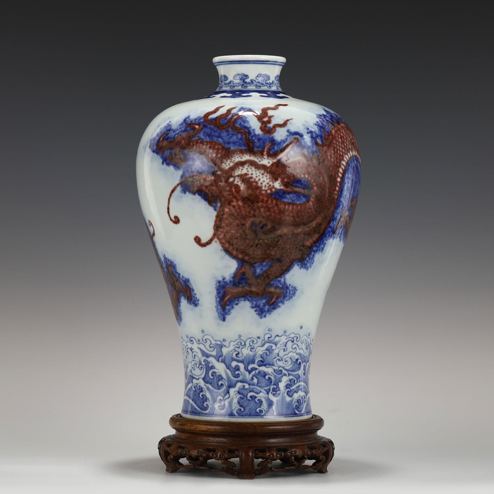 QIANLONG BLUE & WHITE GLAZE RED DRAGON VASE ON STAND: PROVENANCE: From Clayton, Delaware Private Collector. Dimensions (cm): Height: 36.5cm, Diam.: 21 Chinese Qing Dynasty QianLong Blue and White Glazed Red Dragon Porcelain Bottle Vase. The porcelain sha