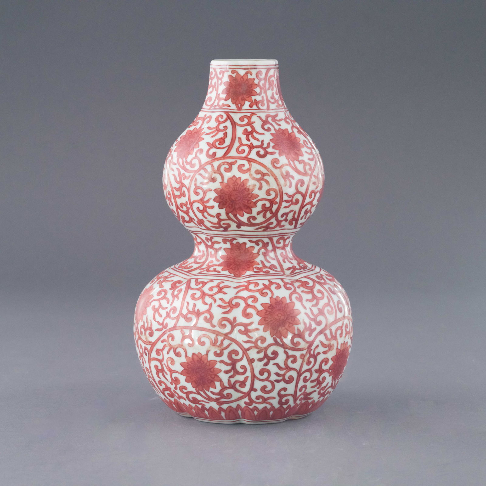 MING JIAJING RED & WHITE WRAPPED FLORAL DOUBLE GOURD VASE (1 of 6)
