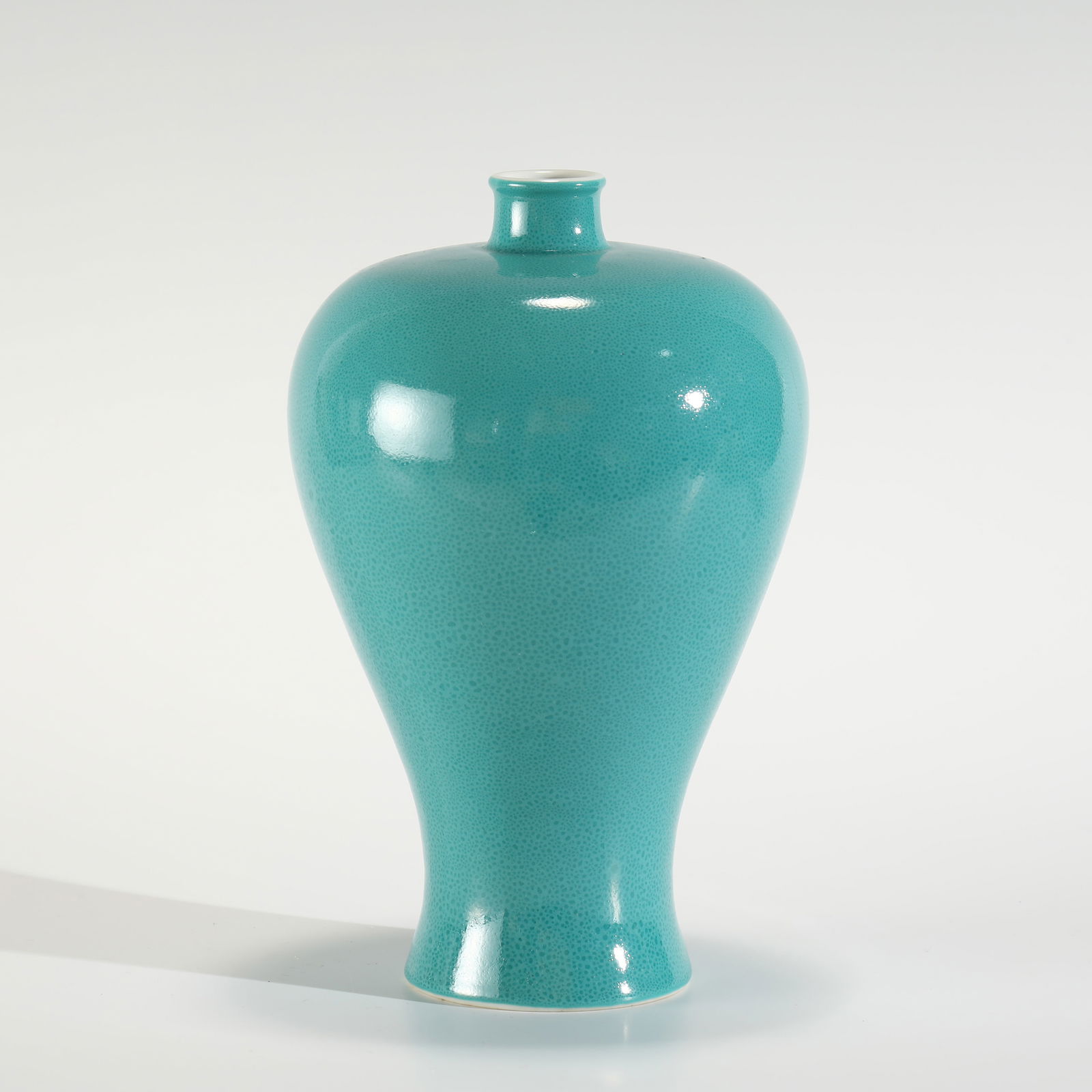 QING GUANGXU MALACHITE GREEN PLUM BOTTLE: PROVENANCE: From Farragut, TN Private Collector. Dimensions: Heigth: 23 cm, Diameter: 14. 4 cm Chinese Qing Dynasty GuangXu Malachite Green Porcelain Plum Vase. The porcelain potted into a traditiona