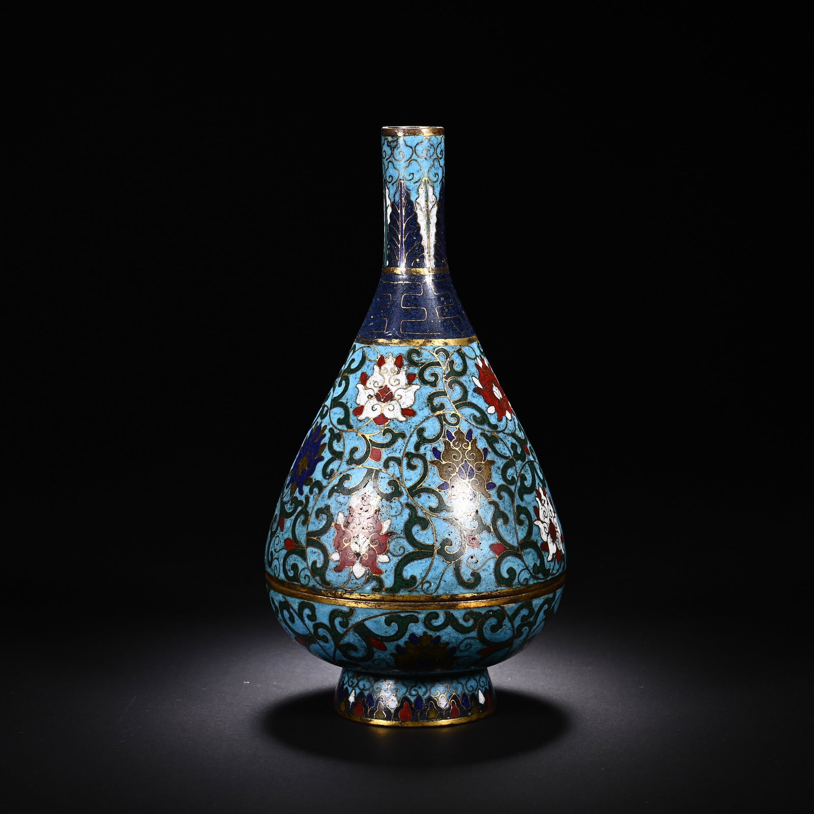 A CHINESE GILT CLOISONNE FLORAL CENSER VASE: Standing 20 cm tall with a width of 10 cm, this pear-shaped gilt-bronze vessel features fine cloisonn? craftsmanship across its elegant silhouette. A dominant turquoise enamel base is intricately part