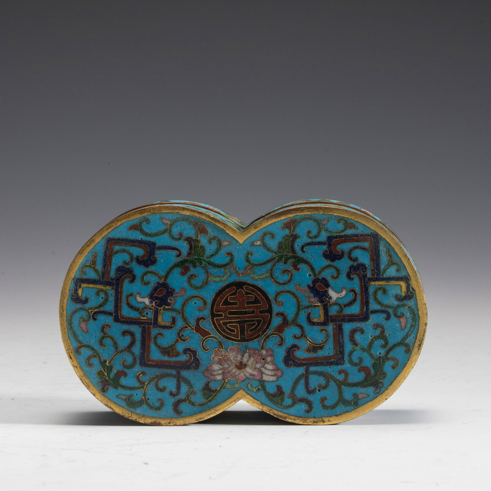 QING QIANLONG CLOISONNE BOX: Dimensions: Length: 12.2 cm x Width: 7.3 cm x Heigth: 3.5 cm , Weigth: 470 gr Chinese Qing Dynasty QianLong Gilt Bronze Cloisonne Box. Cast in double round box is in a circular form, correspondence do