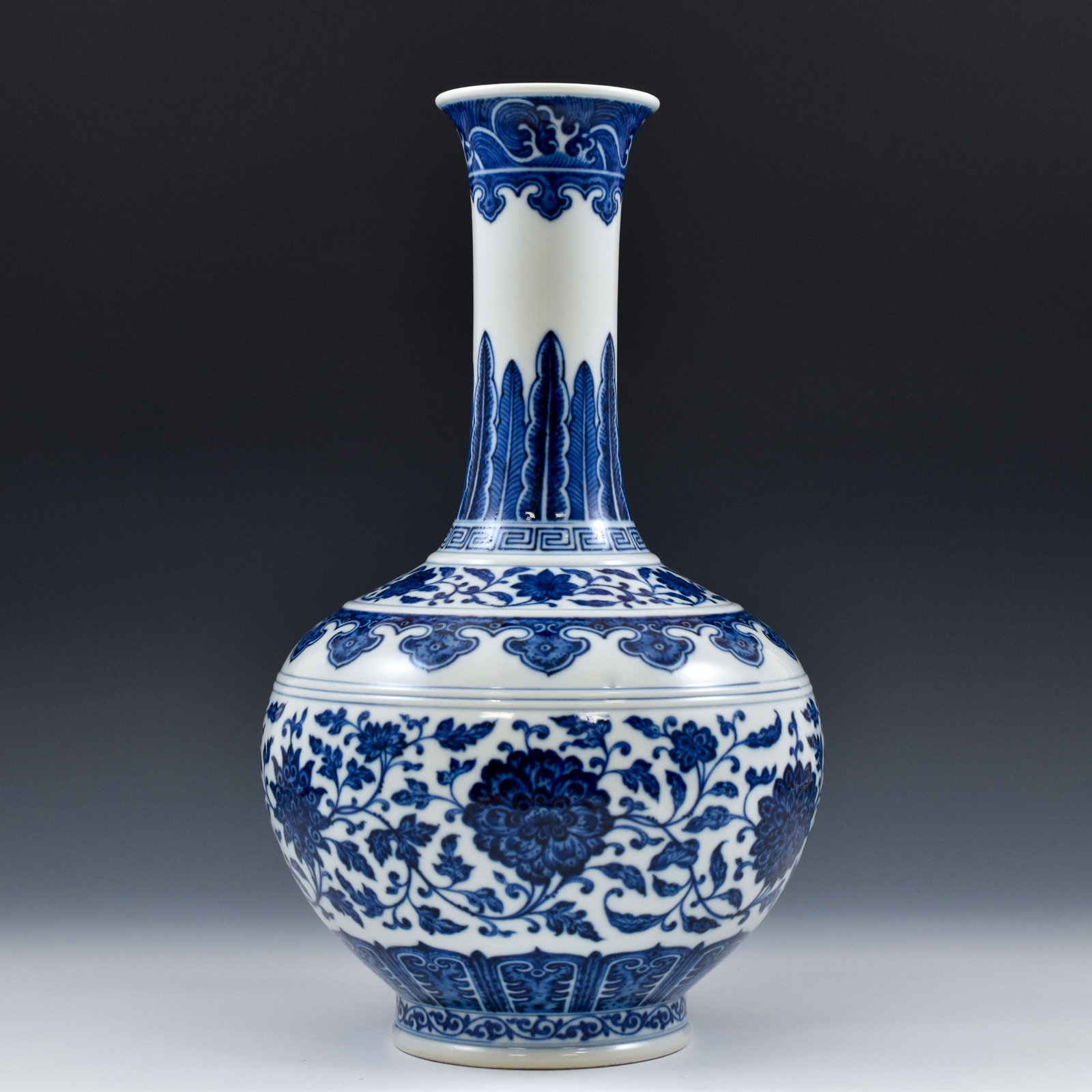 QIANLONG BLUE AND WHITE WRAPPED LOTUS REWARD VASE (1 of 10)
