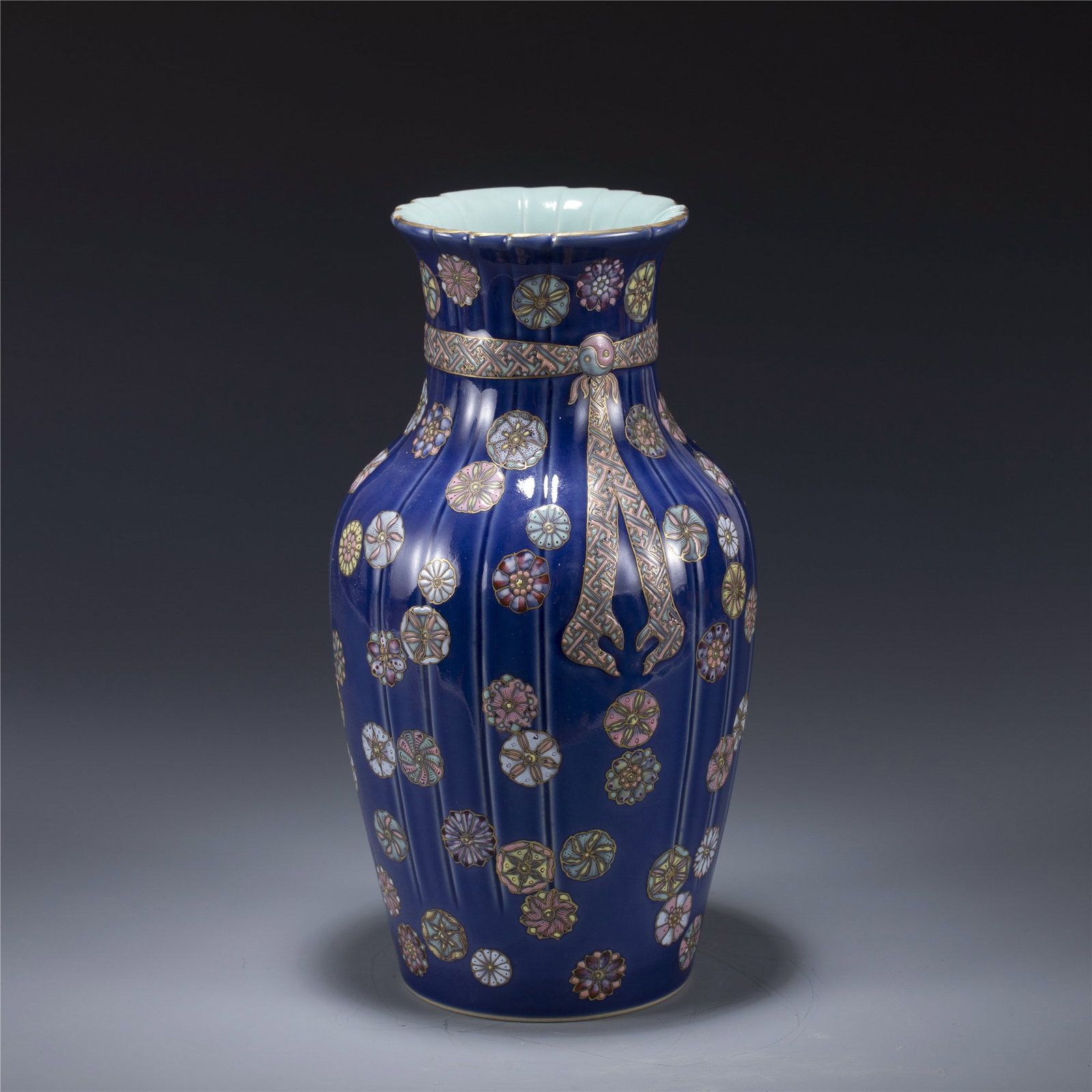 QING QIANLONG FAMILLE ROSE SACRIFICIAL BLUE BOTTLE: Dimensions: Length: 14.6 cm, Width: 14.6 cm, Height: 27.8 cm Chinese Qing Dynasty Qianlong Famille Rose Sacrificial Blue Porcelain Bottle Vase. The vases potted in a amphora shaped vase, large, thick 