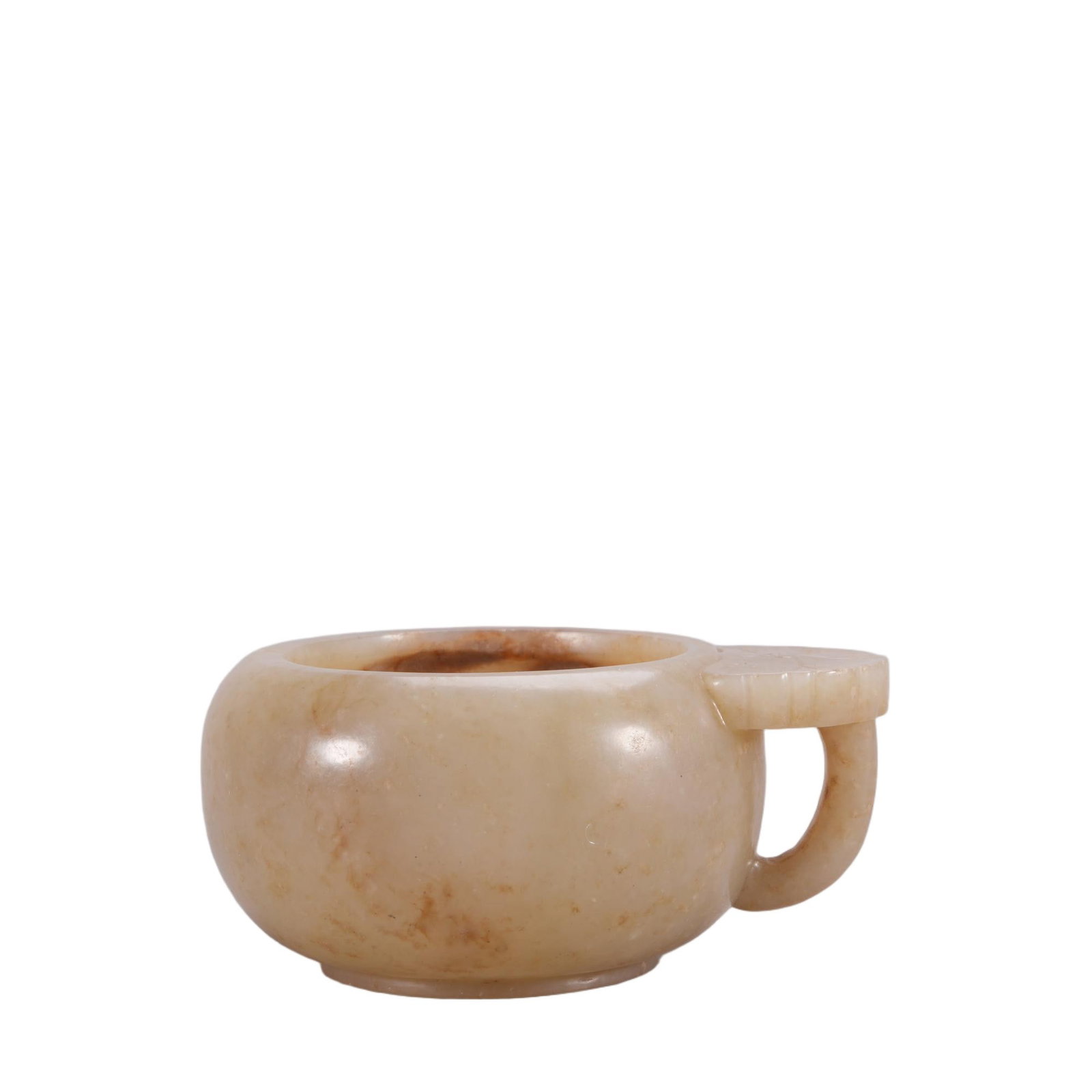 A CHINESE HETIAN JADE SINGLE HANDLED CUP: Carved from soft pale Hetian nephrite naturally mottled with warm amber russet inclusions, this squat rounded cup features a compact curved handle attached to one side, topped with a flat rectangular 