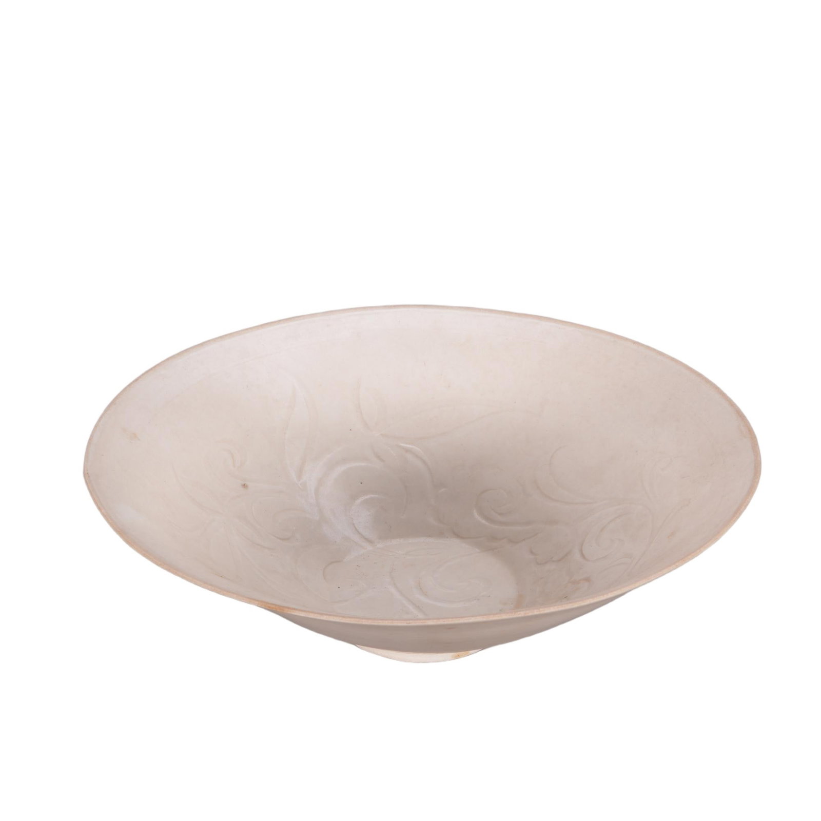 A CHINESE DINGYAO CARVED FLORAL BOWL (1 of 7)