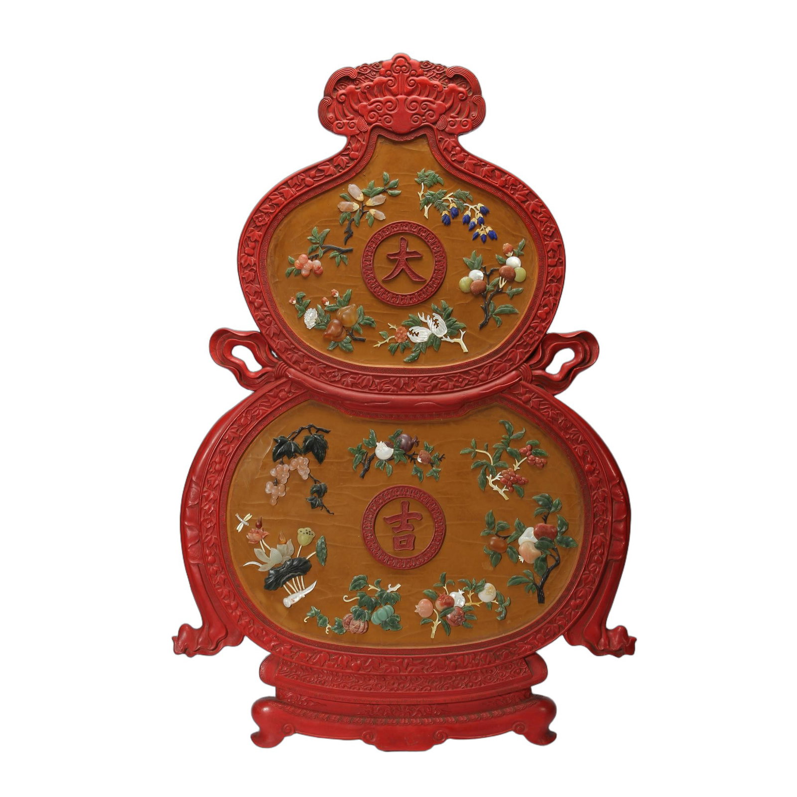 A CHINESE CINNABAR GEM INLAID GOURD SCREEN: Measuring 82 cm in length and 54 cm in width, this wall-mounted screen adopts an auspicious double-gourd silhouette enclosed within intricately carved vermilion-toned tixi lacquer framing with elabora