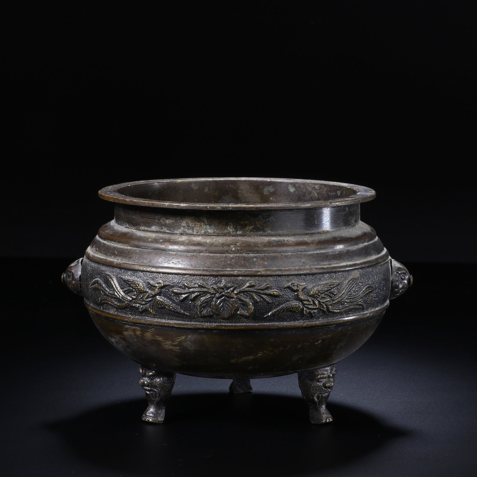 A CHINESE BRONZE CENSER (1 of 7)