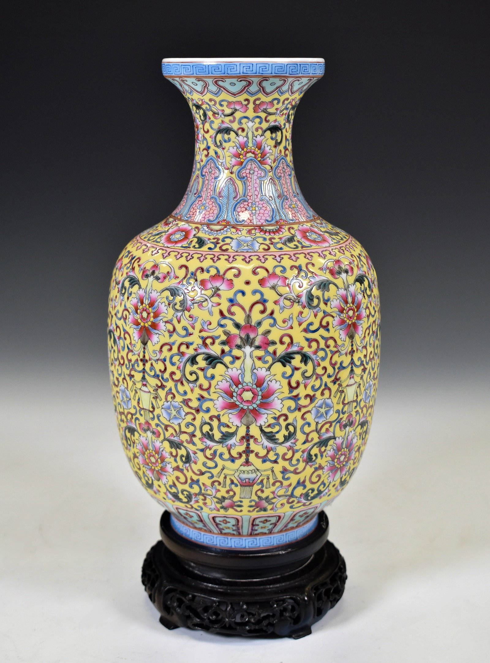 FAMILLE ROSE YELLOW AMORPHA VASE ON STAND (1 of 4)