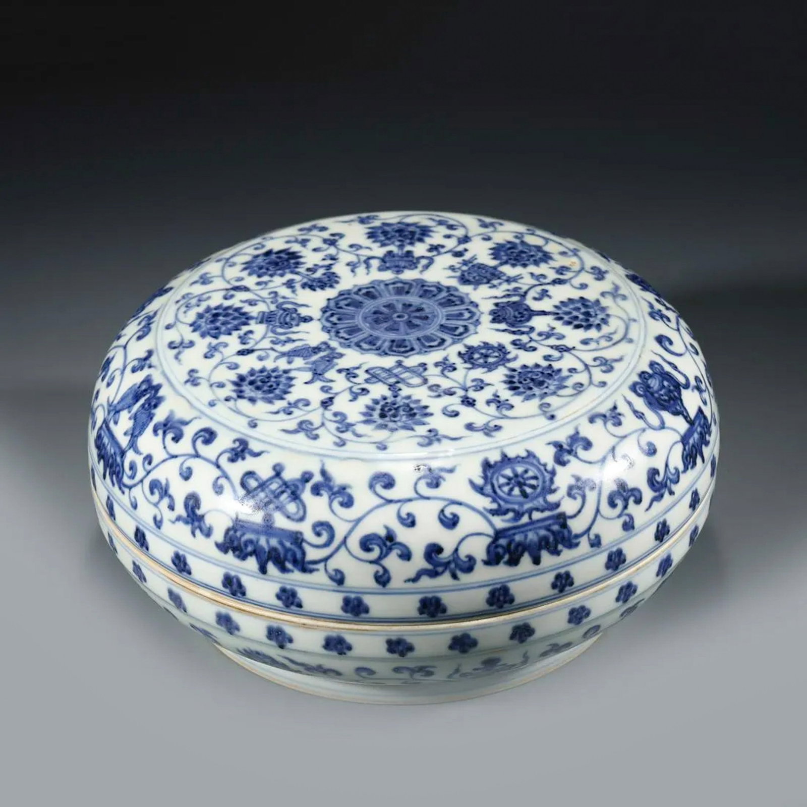 MING XUANDE BLUE & WHITE LIDDED BOX (1 of 9)