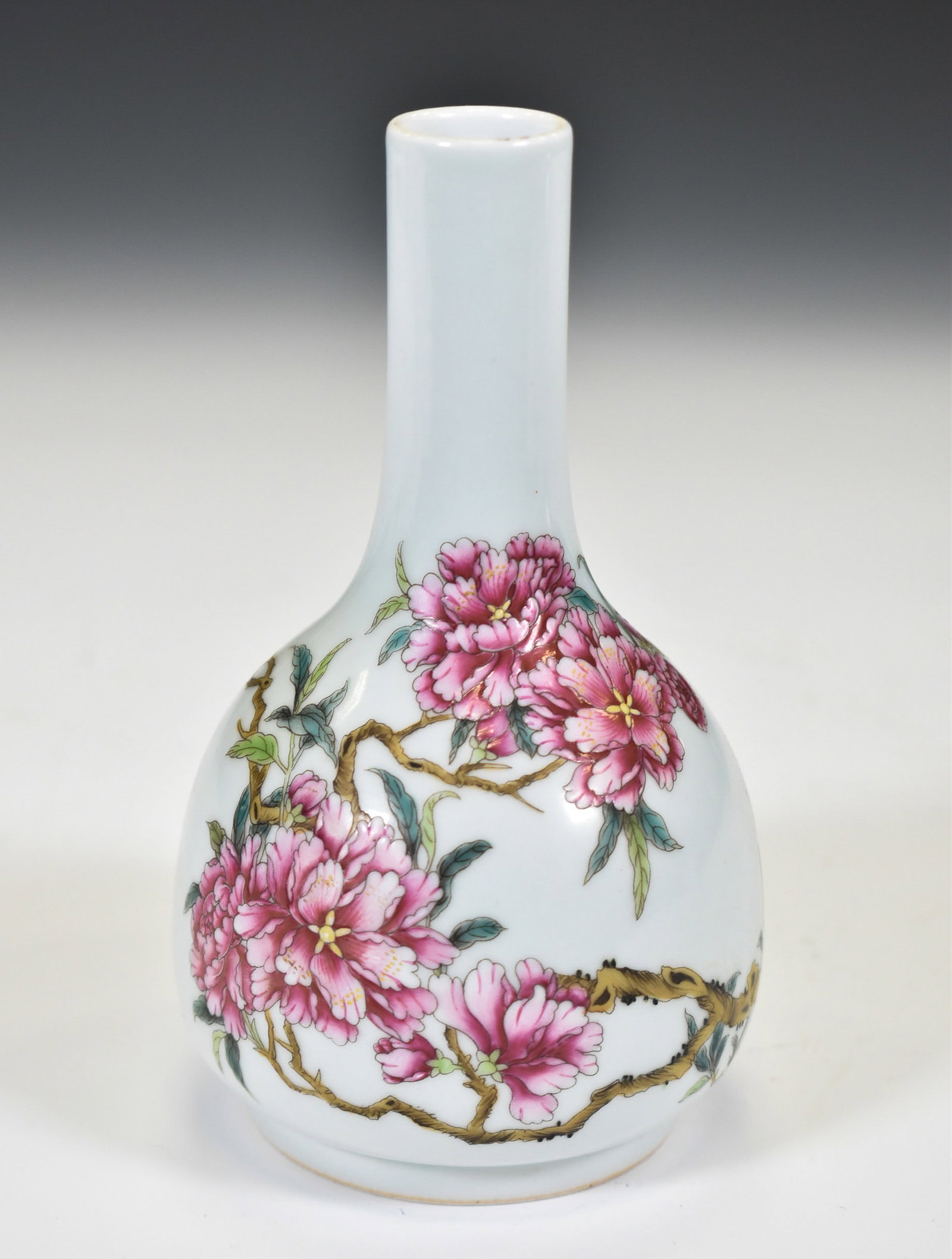 QIANLONG FAMILLE ROSE MALLET BOTTLE VASE (1 of 5)