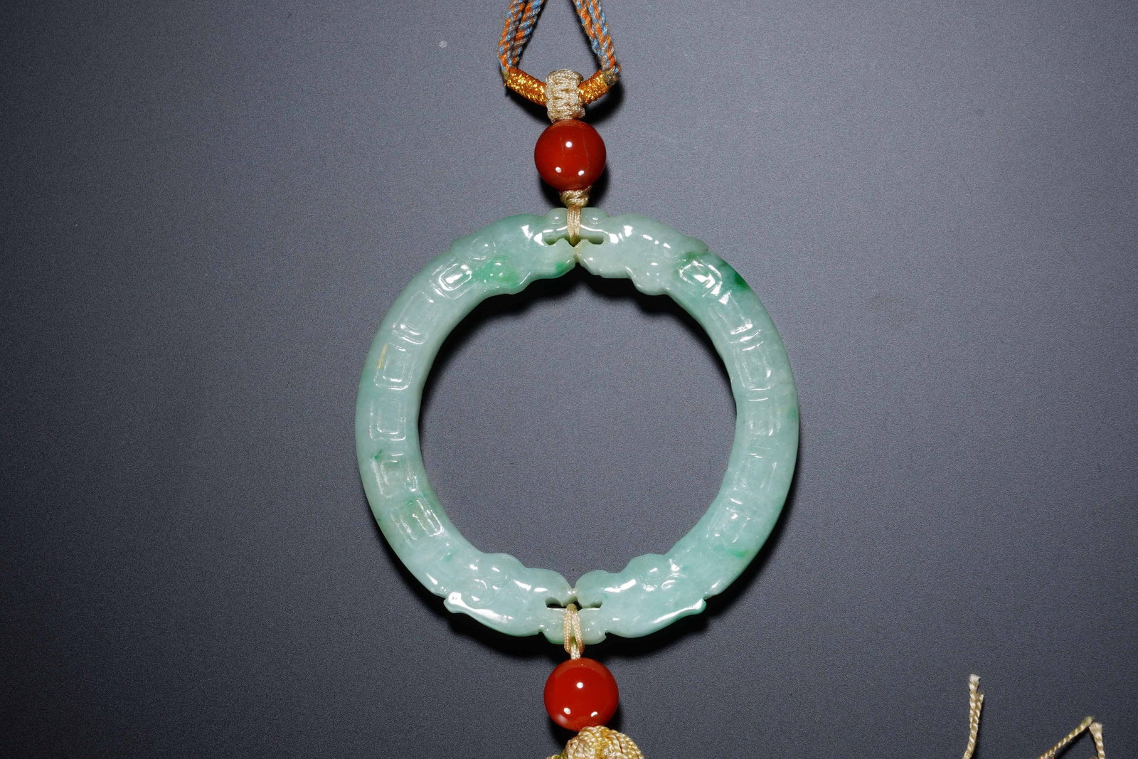 A CHINESE DRAGON PATTERN JADEITE PENDANT - 2