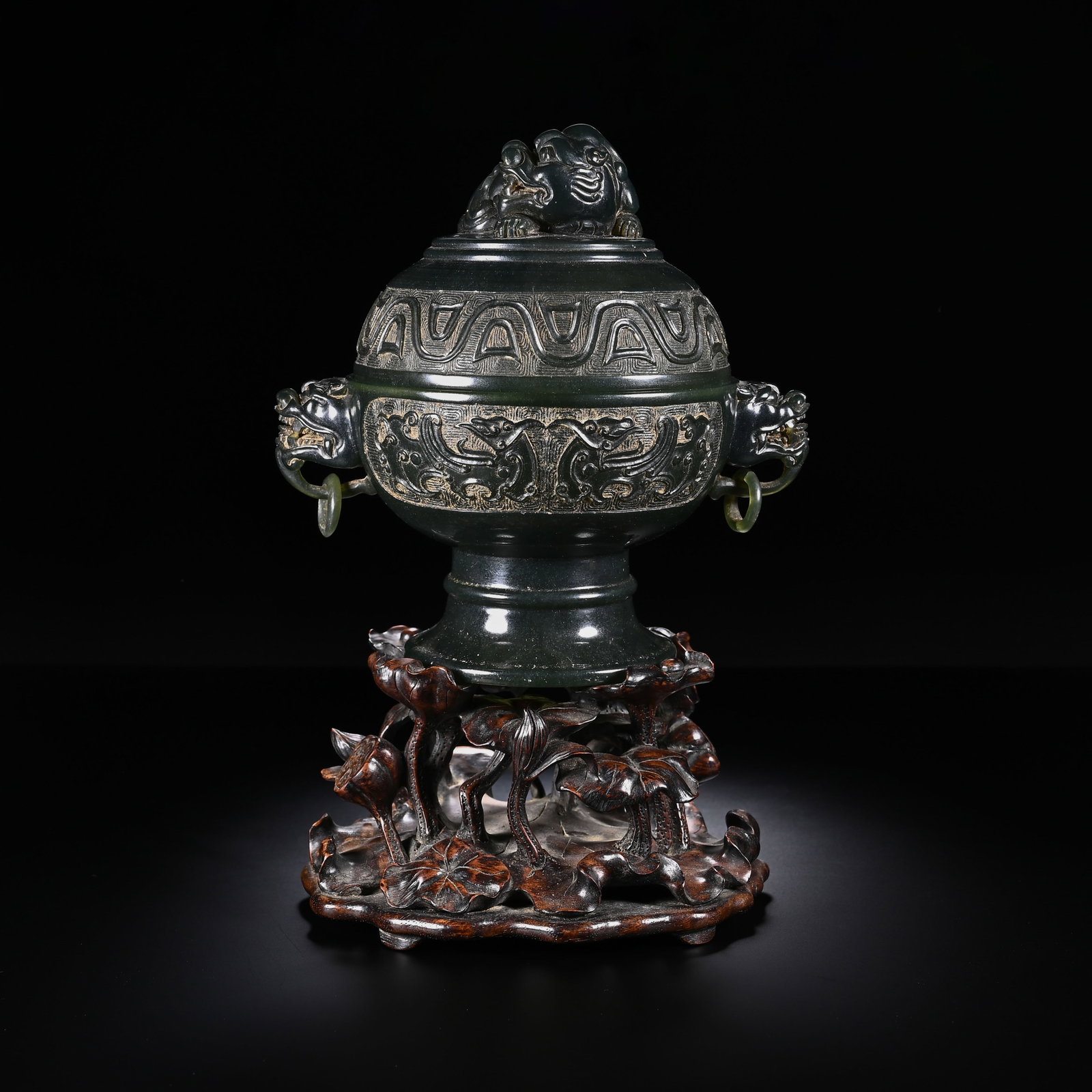 A CHINESE HETIAN JASPER CENSER: Standing 14 cm tall and spanning 14 cm in width, this elegant incense burner is carved from rich deep-green Hetian jasper with a sleek polished finish. The domed lid is crowned by a finely sculpted my