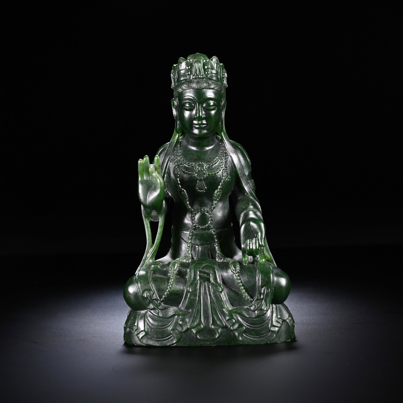 A CHINESE JASPER GUANYIN STATUE (1 of 8)